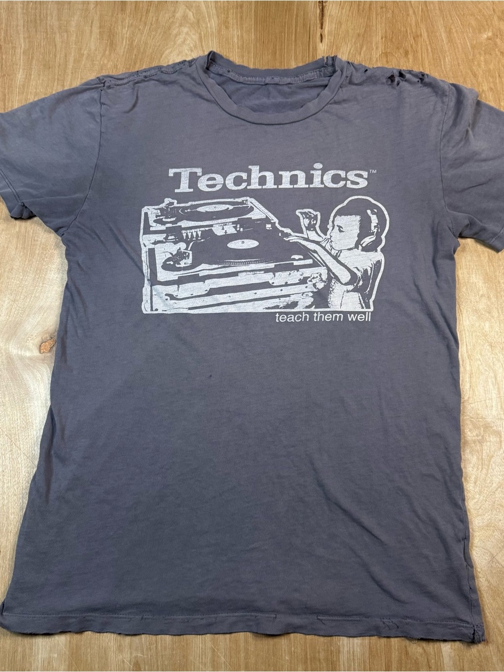 Technics Teach Them Well Dj Turntable Mens Distressed T-Shirt  Small